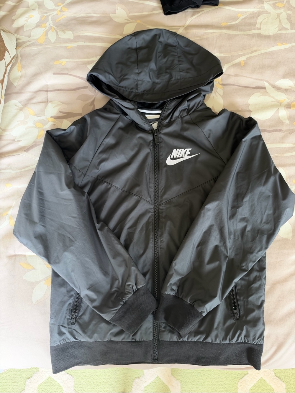 Nike Sportswear Windrunner Black Hooded Jacket Youth M 10/12